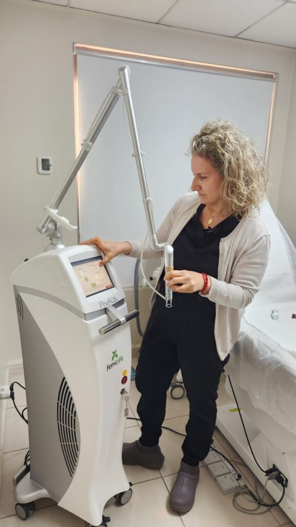 Pixel CO₂ Alma FemiLift para mejorar la salud y el bienestar íntimo femenino.